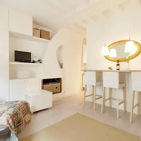 Montorgueil Area - Rue Tiquetonne *